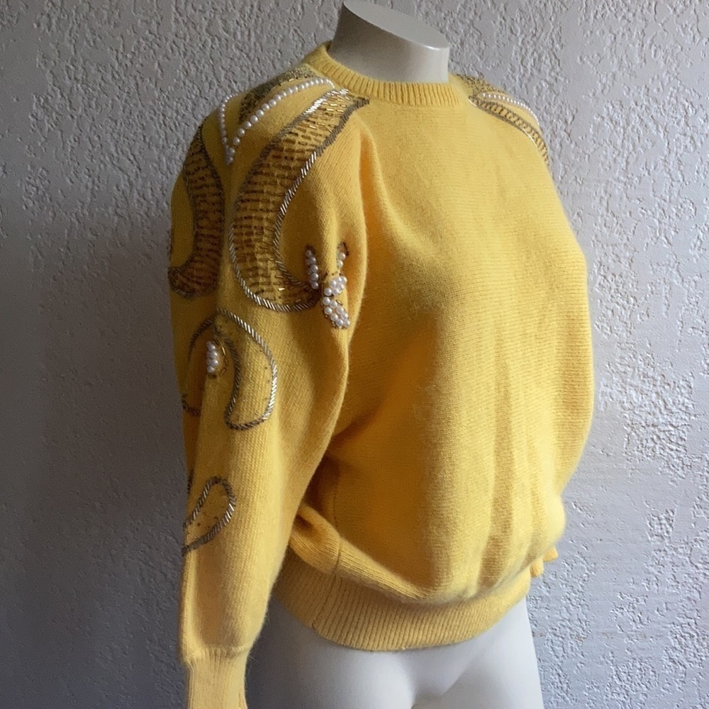 Deluxe vintage lambswool beaded Crewneck Sweater. M/L